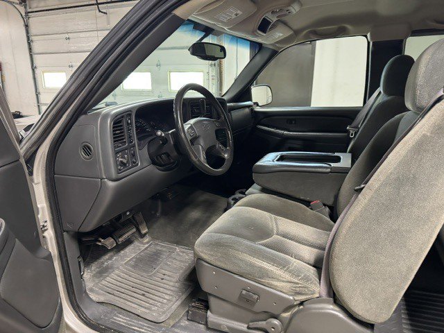 Used 2004 Chevrolet Silverado 1500 4x4 Extended Cab w/ Light Duty Power Package image 14