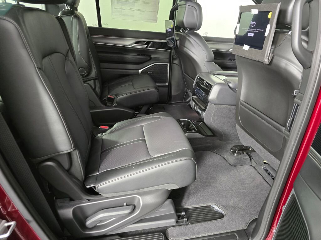 New 2025 Jeep Wagoneer Series II w/ HD Trailer Tow Package image 27