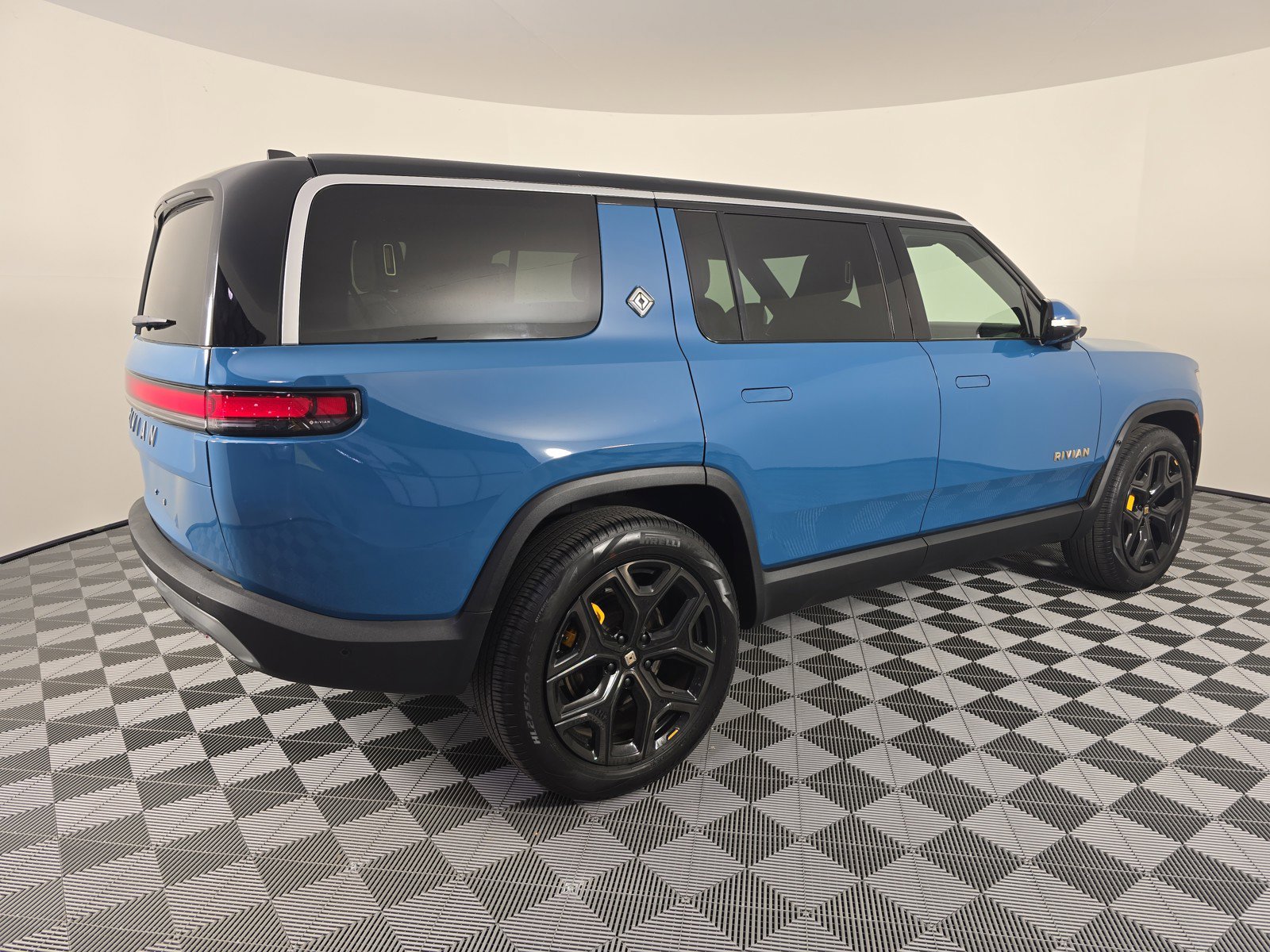 Used 2022 Rivian R1S Launch Edition image 5