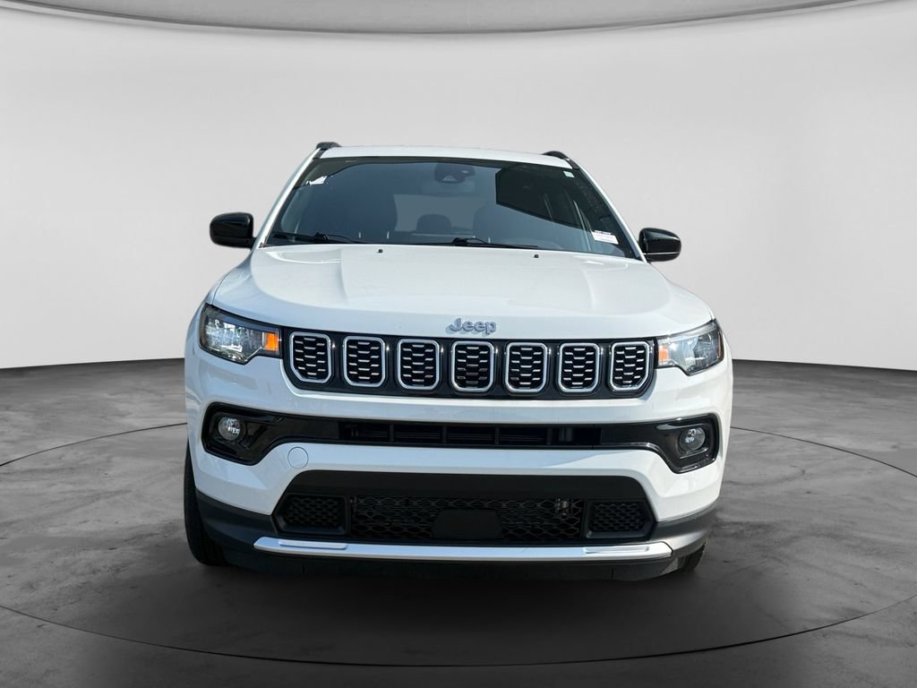 Used 2024 Jeep Compass Latitude AWD/4WD image 3