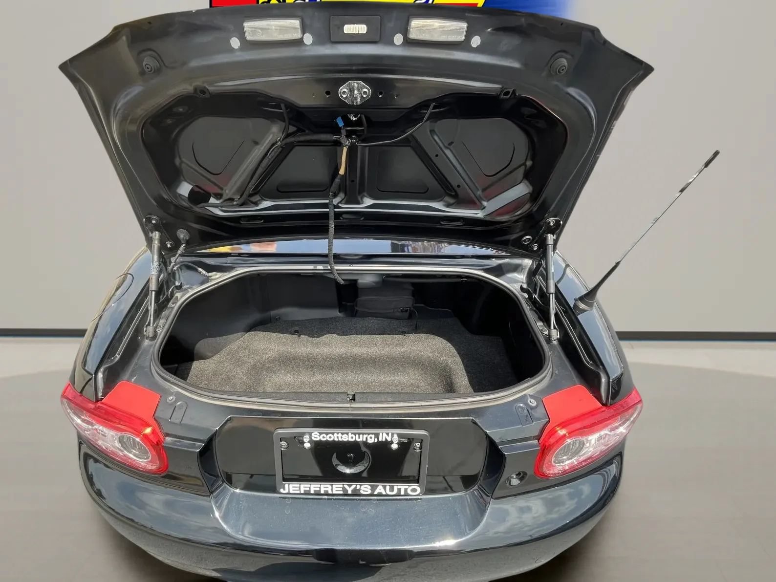 Used 2015 MAZDA MX-5 Miata Grand Touring w/ Premium Package RWD image 9