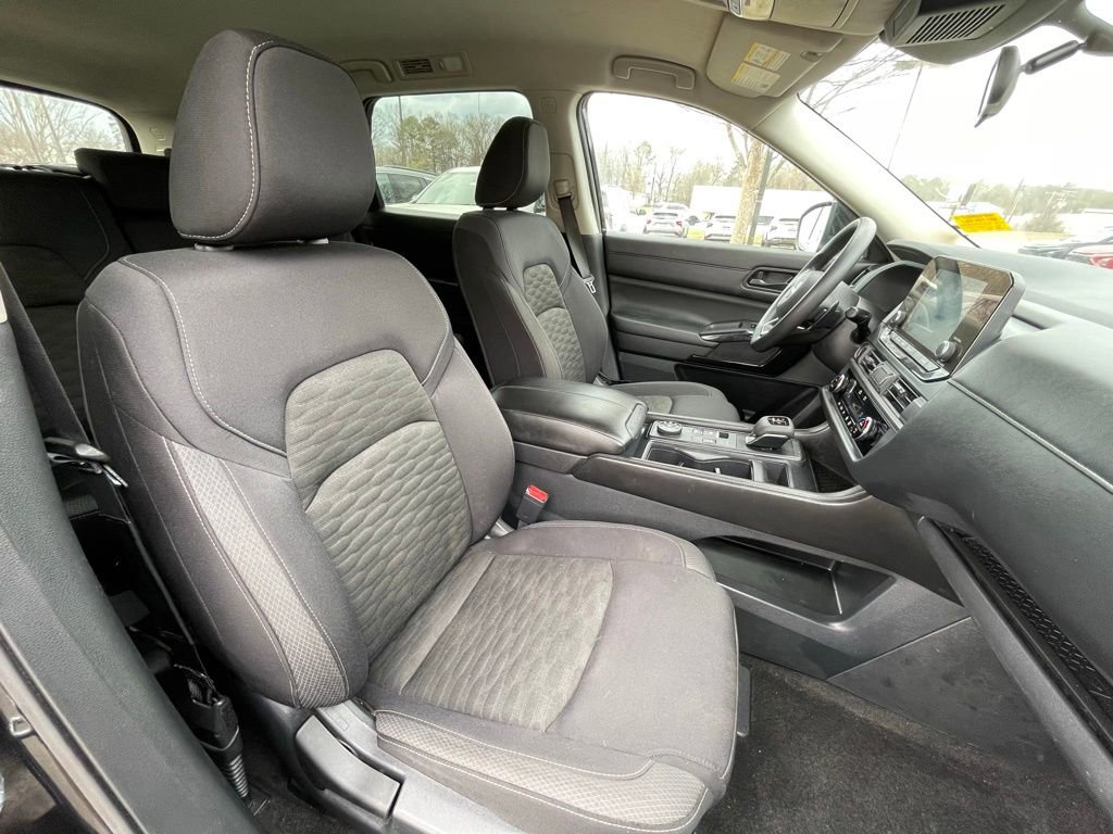 Used 2024 Nissan Pathfinder S image 32