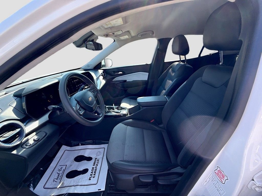 Used 2024 Chevrolet Trax LT image 17