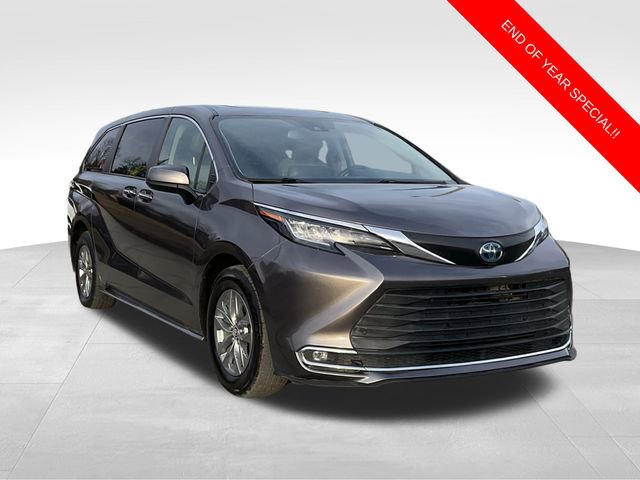 Used 2022 Toyota Sienna XLE