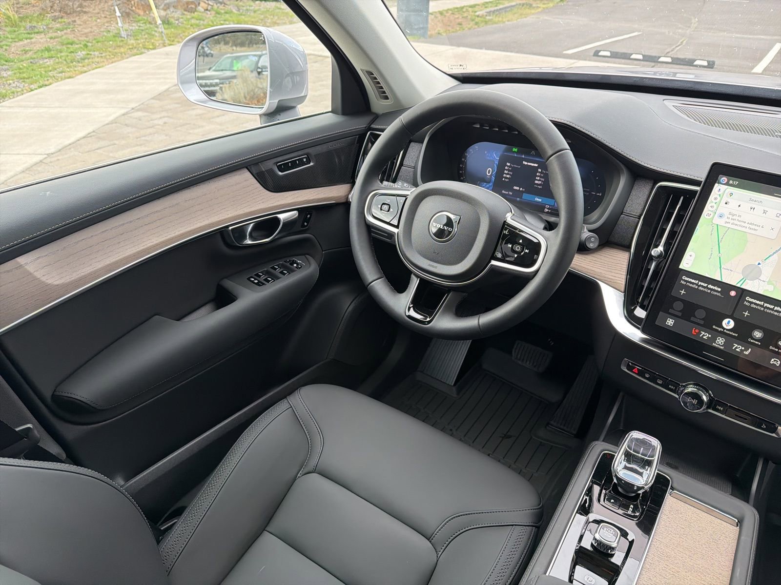 New 2026 Volvo XC90 T8 Plus w/ Protection Package AWD/4WD image 12