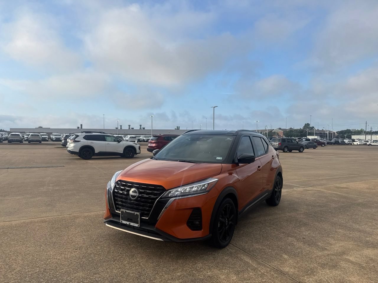 Used 2023 Nissan Kicks SR w/ SR Premium Package FWD image 7