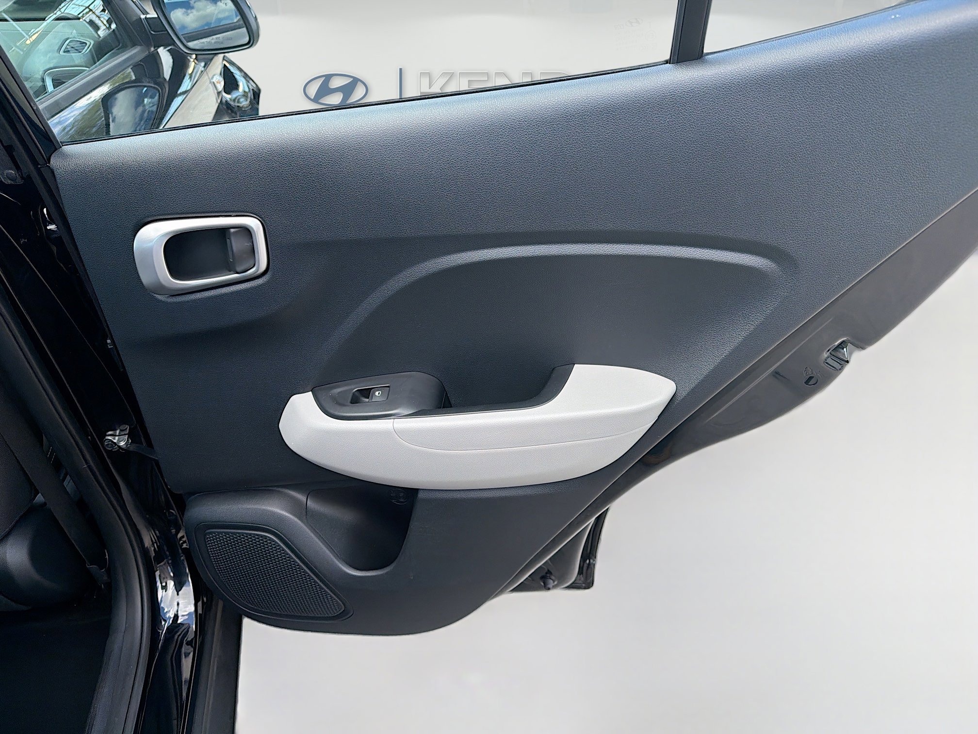 Used 2022 Hyundai Venue SEL image 27