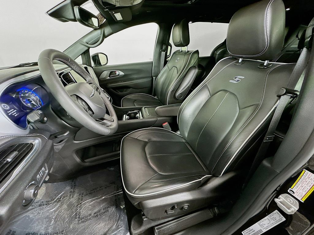 Used 2025 Chrysler Pacifica Limited FWD image 29