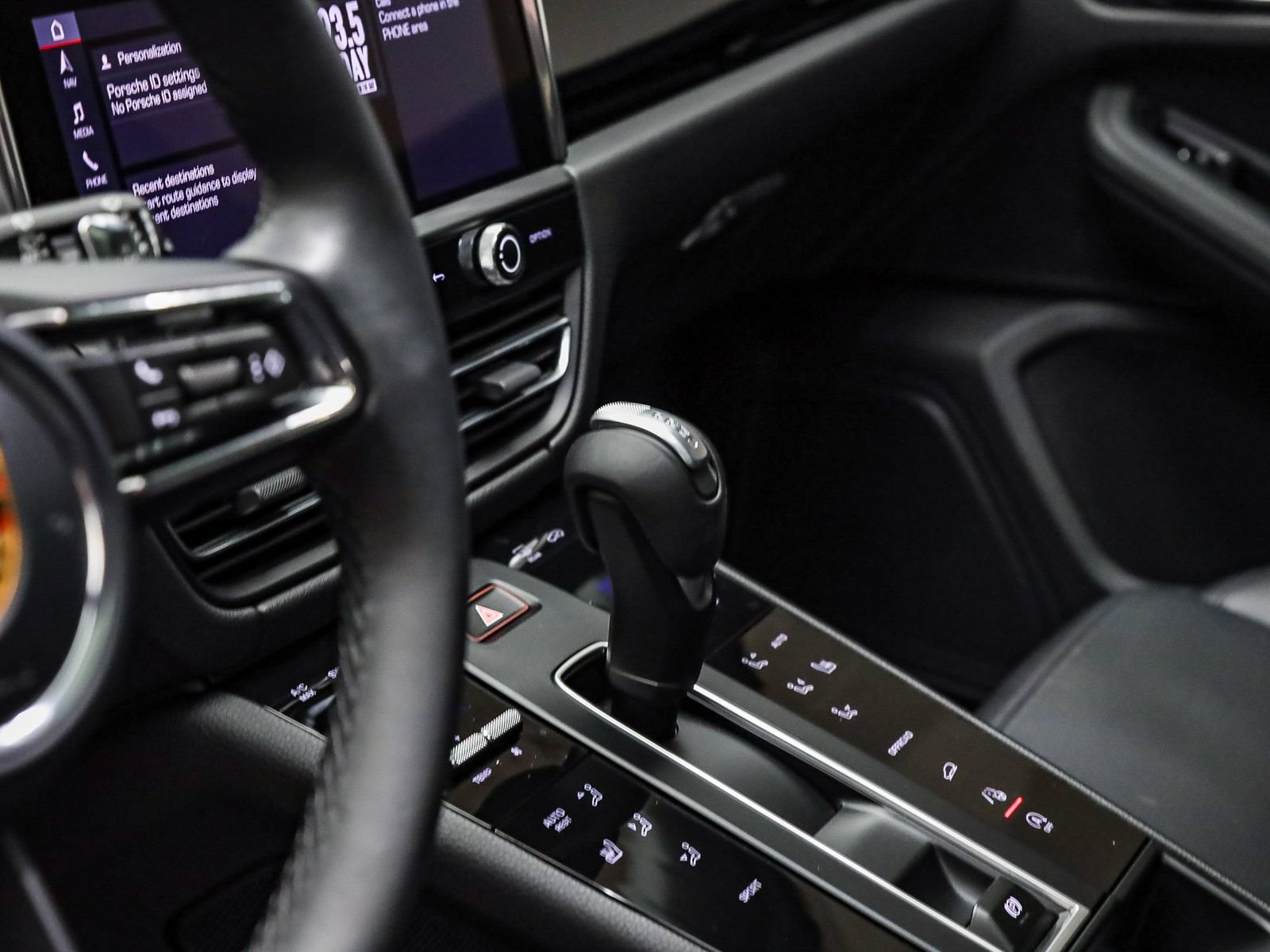 Certified 2026 Porsche Macan AWD/4WD image 27