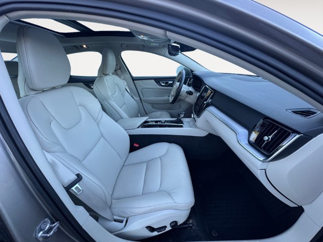 Used 2019 Volvo S60 T6 Momentum w/ Premium Package AWD/4WD image 14