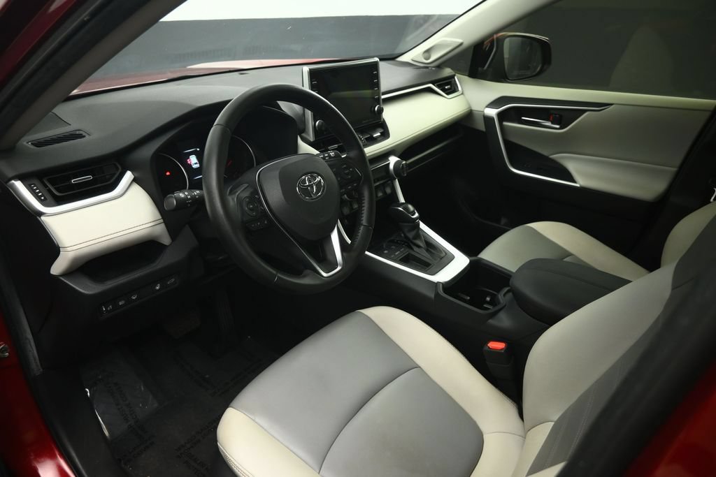 Used 2022 Toyota RAV4 XLE Premium FWD image 43