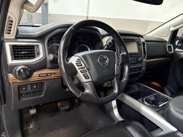 Used 2018 Nissan Titan SL w/ Chrome Package AWD/4WD image 18