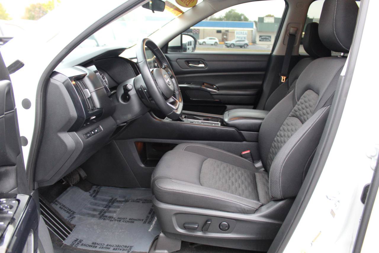 Used 2022 Nissan Pathfinder SV w/ SV Premium Package FWD image 9