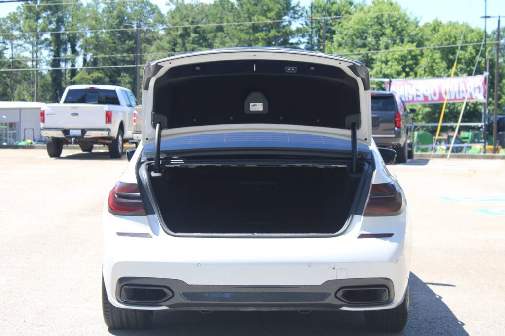 Used 2018 BMW 750i image 6