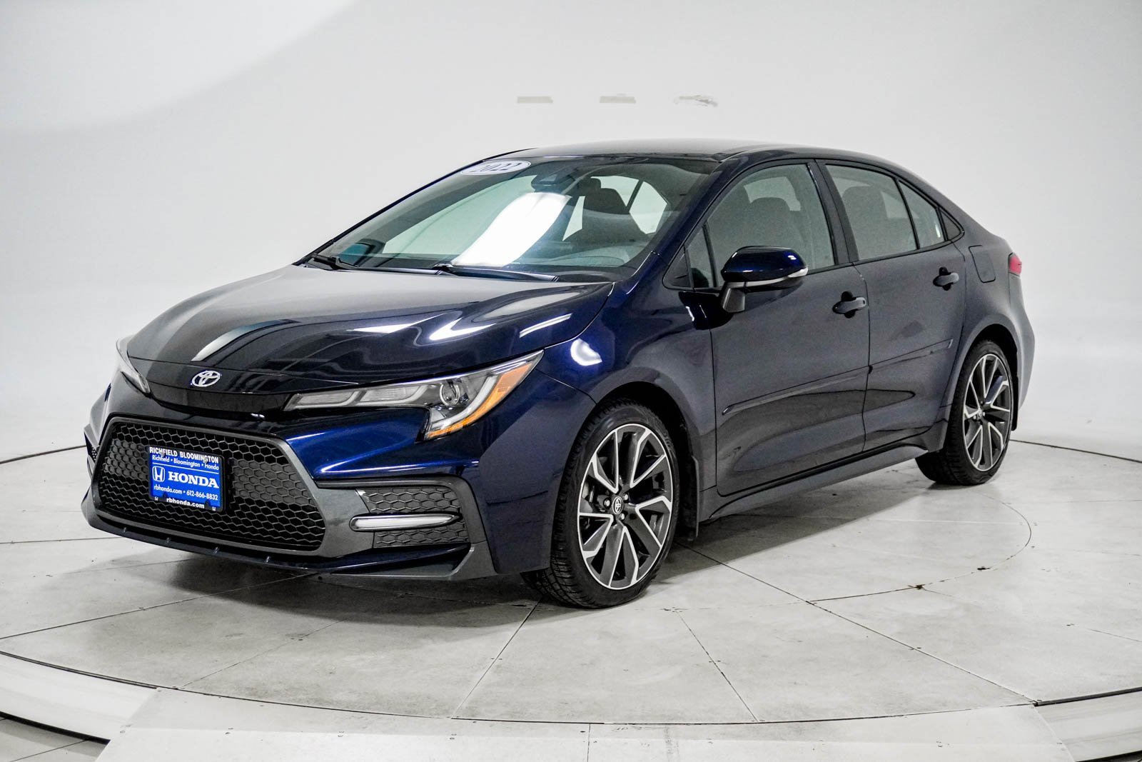 Used 2022 Toyota Corolla SE image 3