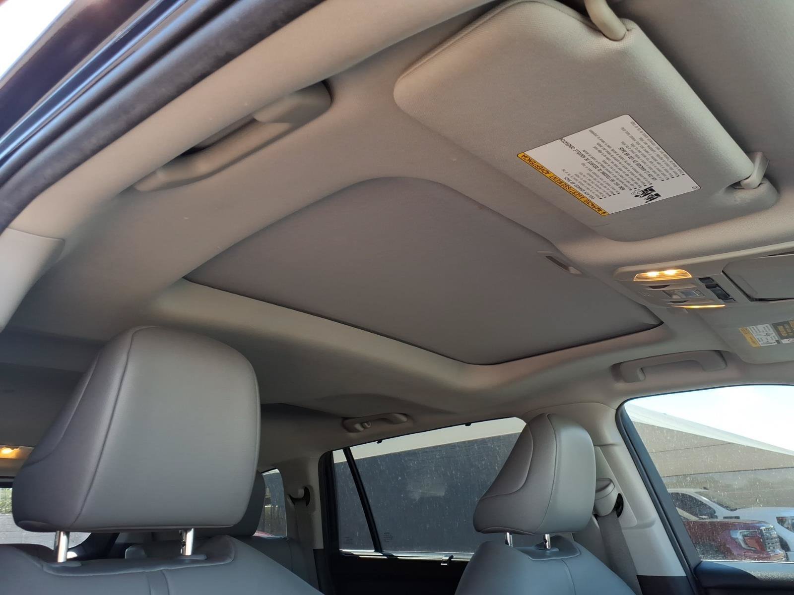 Used 2020 Toyota Highlander XLE FWD image 12