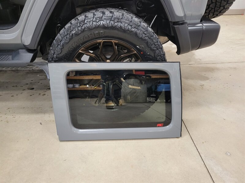 Used 2022 Jeep Wrangler Unlimited Sahara w/ LED Lighting Group AWD/4WD image 41