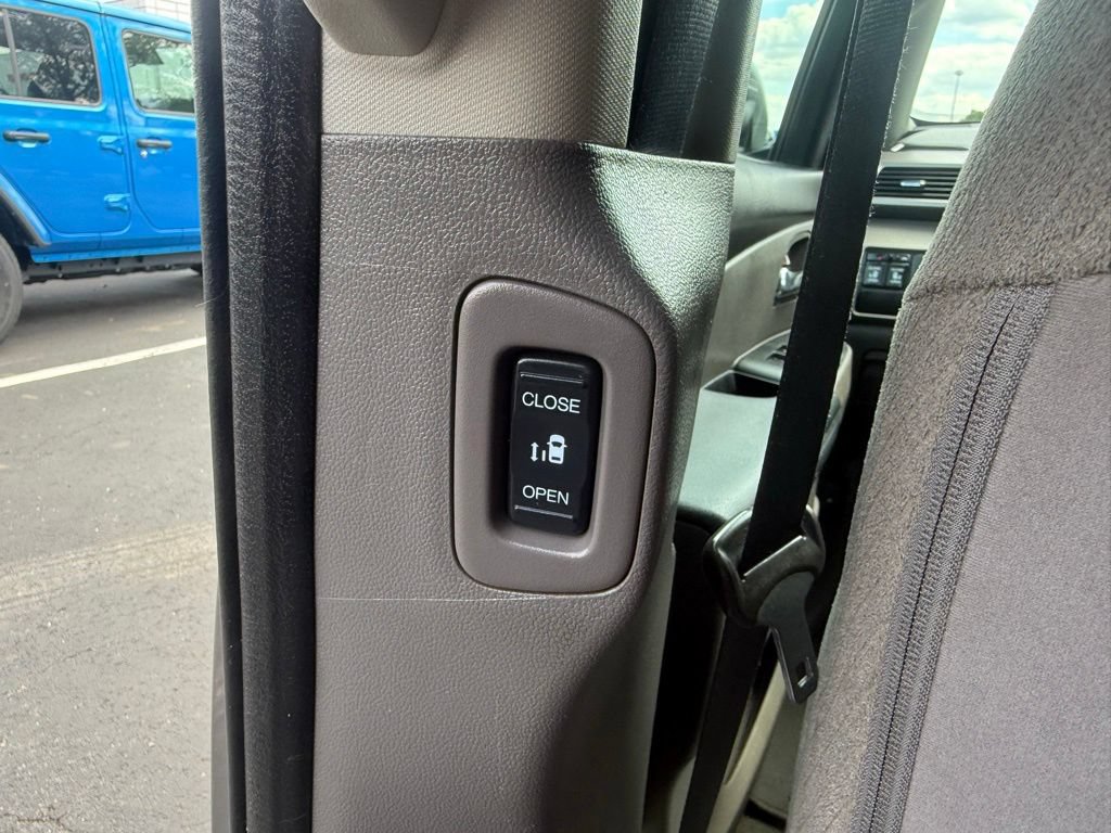 Used 2015 Honda Odyssey EX image 36