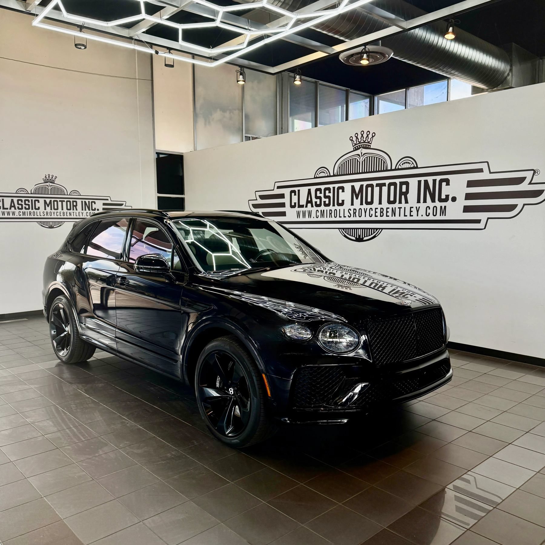 Used 2023 Bentley Bentayga AWD/4WD image 1
