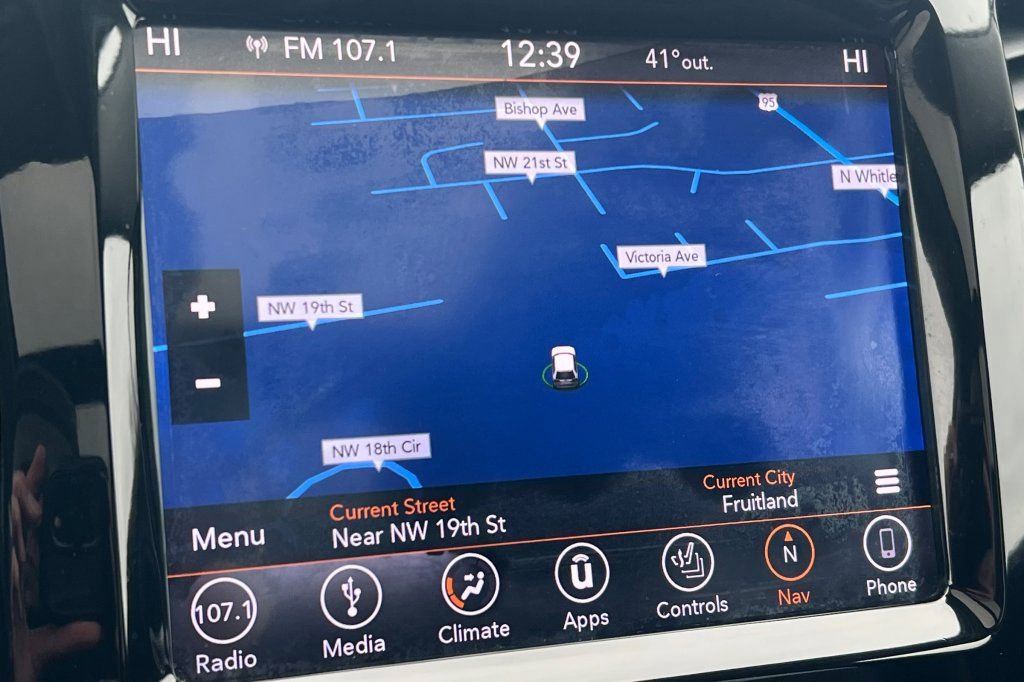 Used 2019 Jeep Cherokee Limited w/ Luxury Group image 16