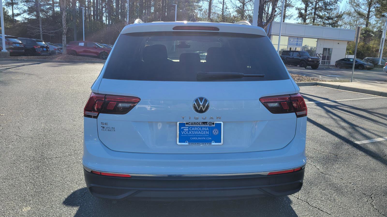 Certified 2024 Volkswagen Tiguan SE image 4