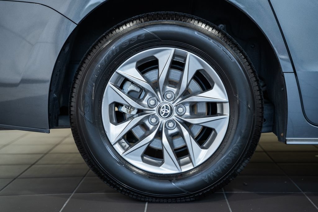 Used 2025 Toyota Sienna LE FWD image 15