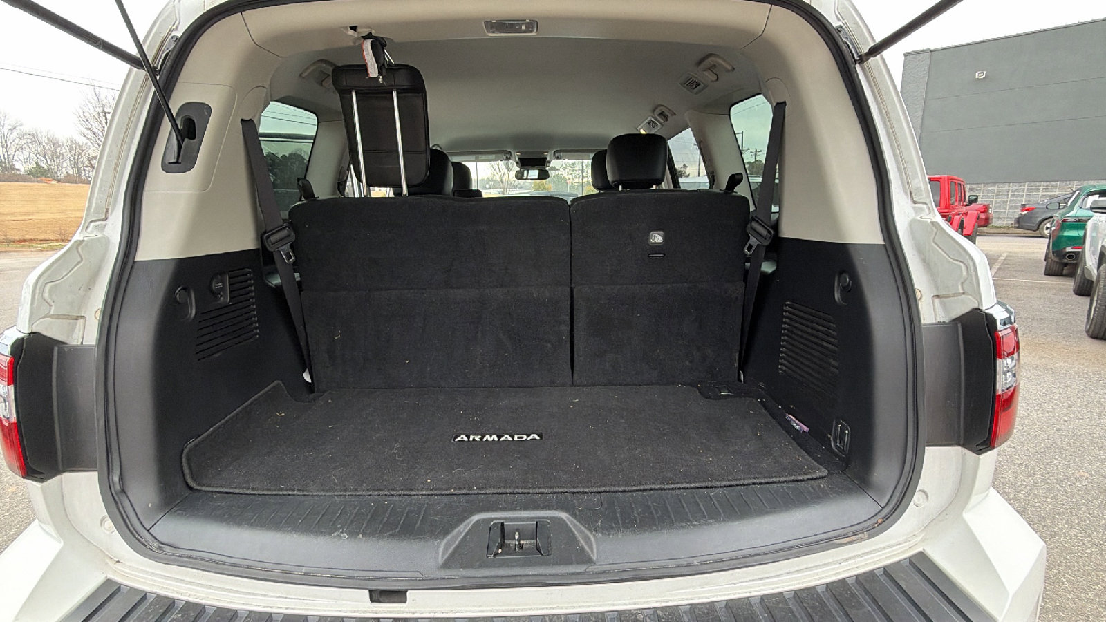 Used 2022 Nissan Armada SV w/ SV Appearance Package image 13