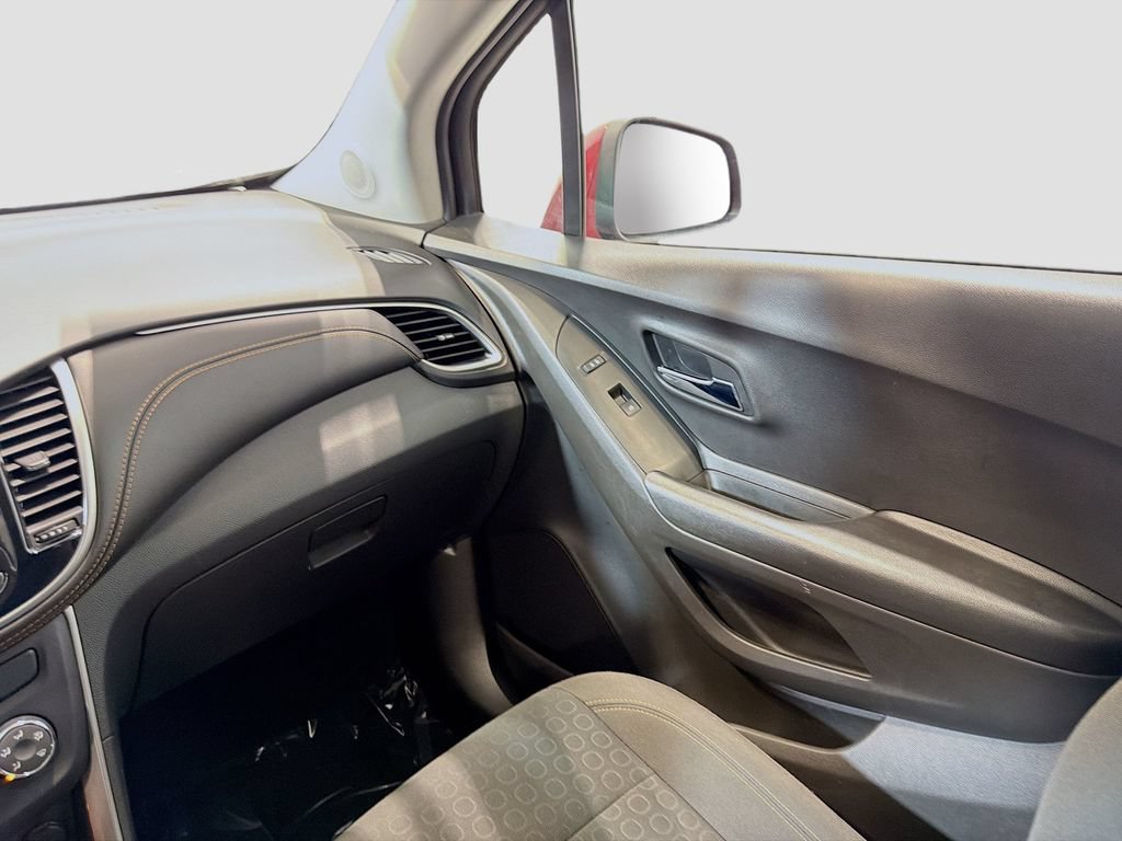 Used 2021 Chevrolet Trax LS AWD/4WD image 18