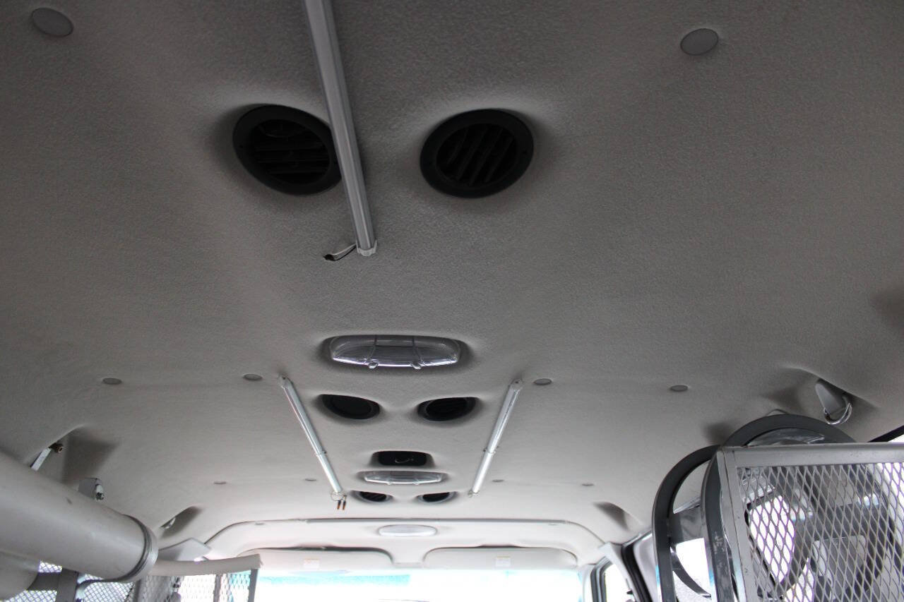 Used 2003 Ford E-350 and Econoline 350 XL RWD image 22