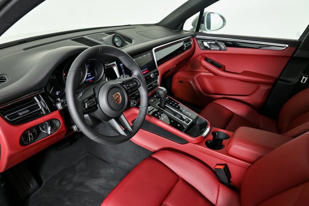 New 2026 Porsche Macan image 4