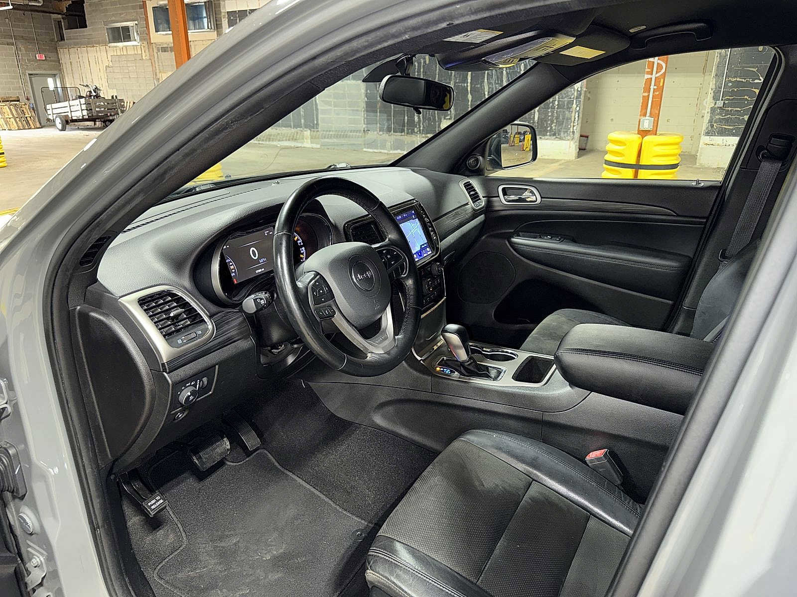 Used 2021 Jeep Grand Cherokee Laredo X image 28