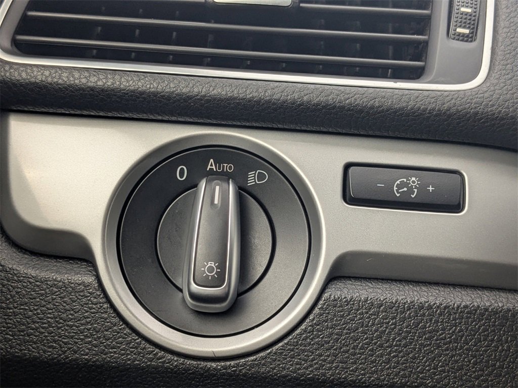 Used 2015 Volkswagen Passat 1.8T Limited Edition image 33