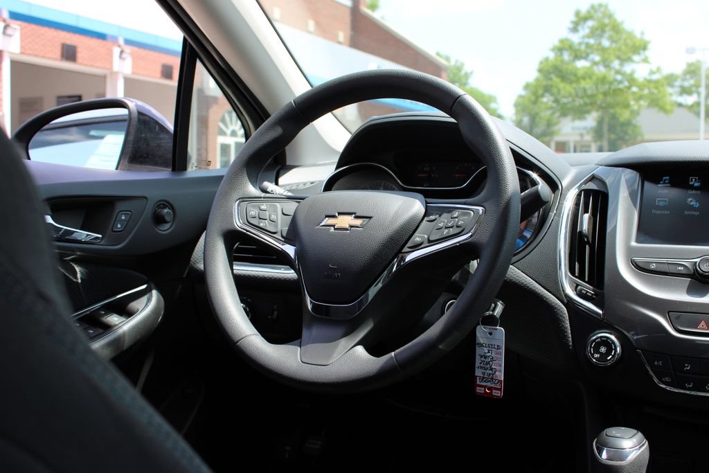 Certified 2018 Chevrolet Cruze LT FWD image 35