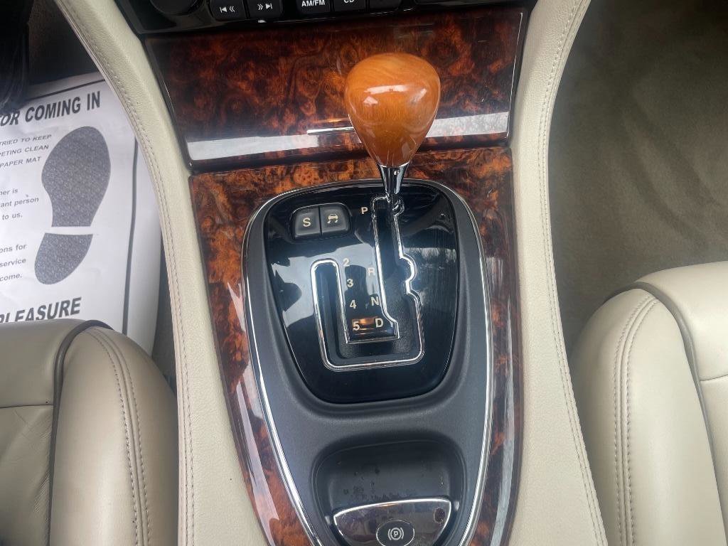 Used 2004 Jaguar XJ8 XJ8 Vanden Plas image 17