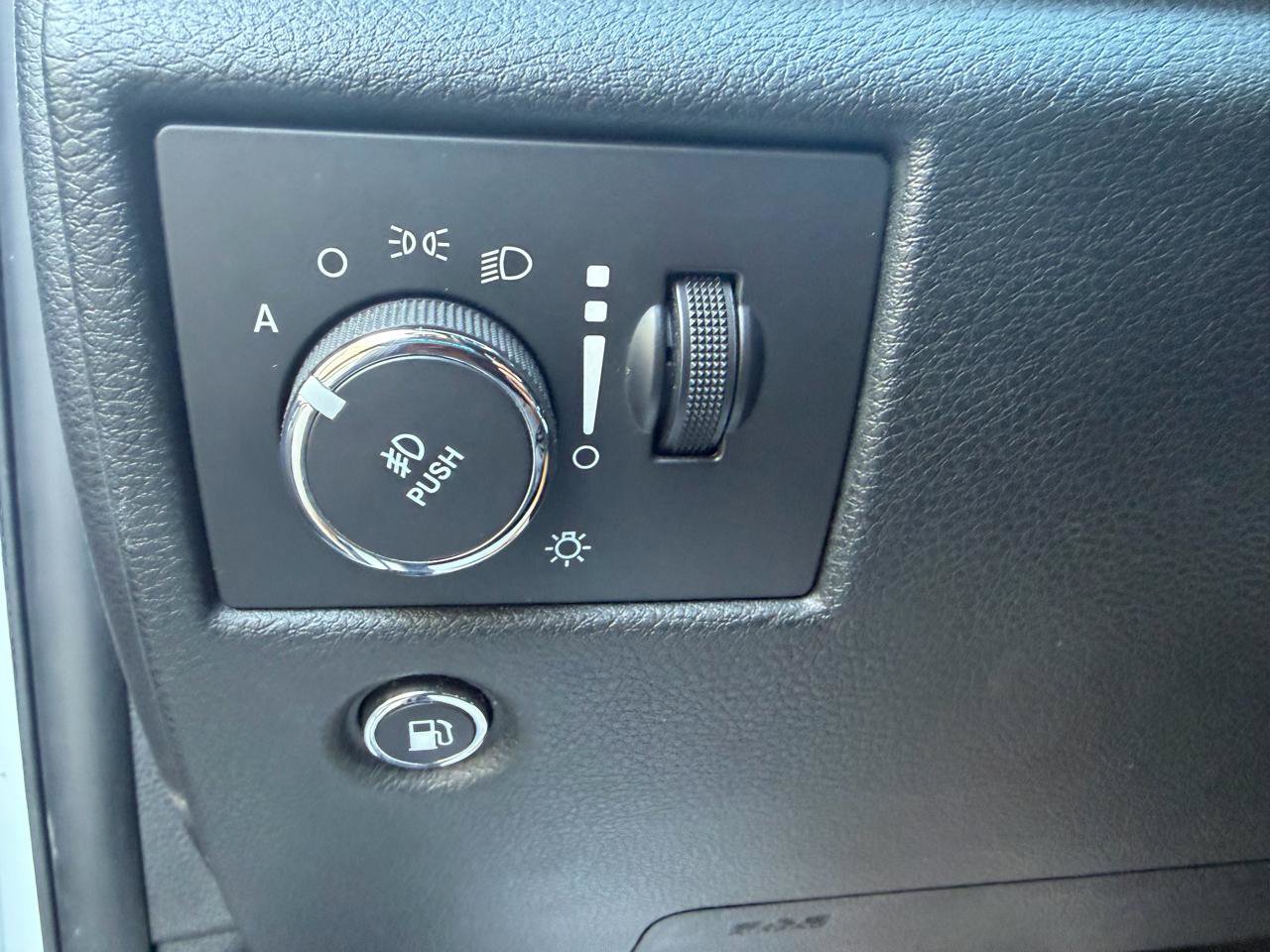 Used 2015 Jeep Grand Cherokee Limited image 21