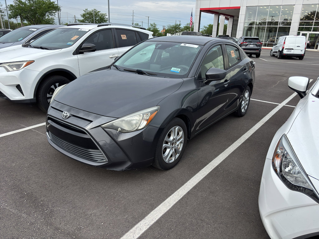 Used 2017 Toyota Yaris iA FWD image 2