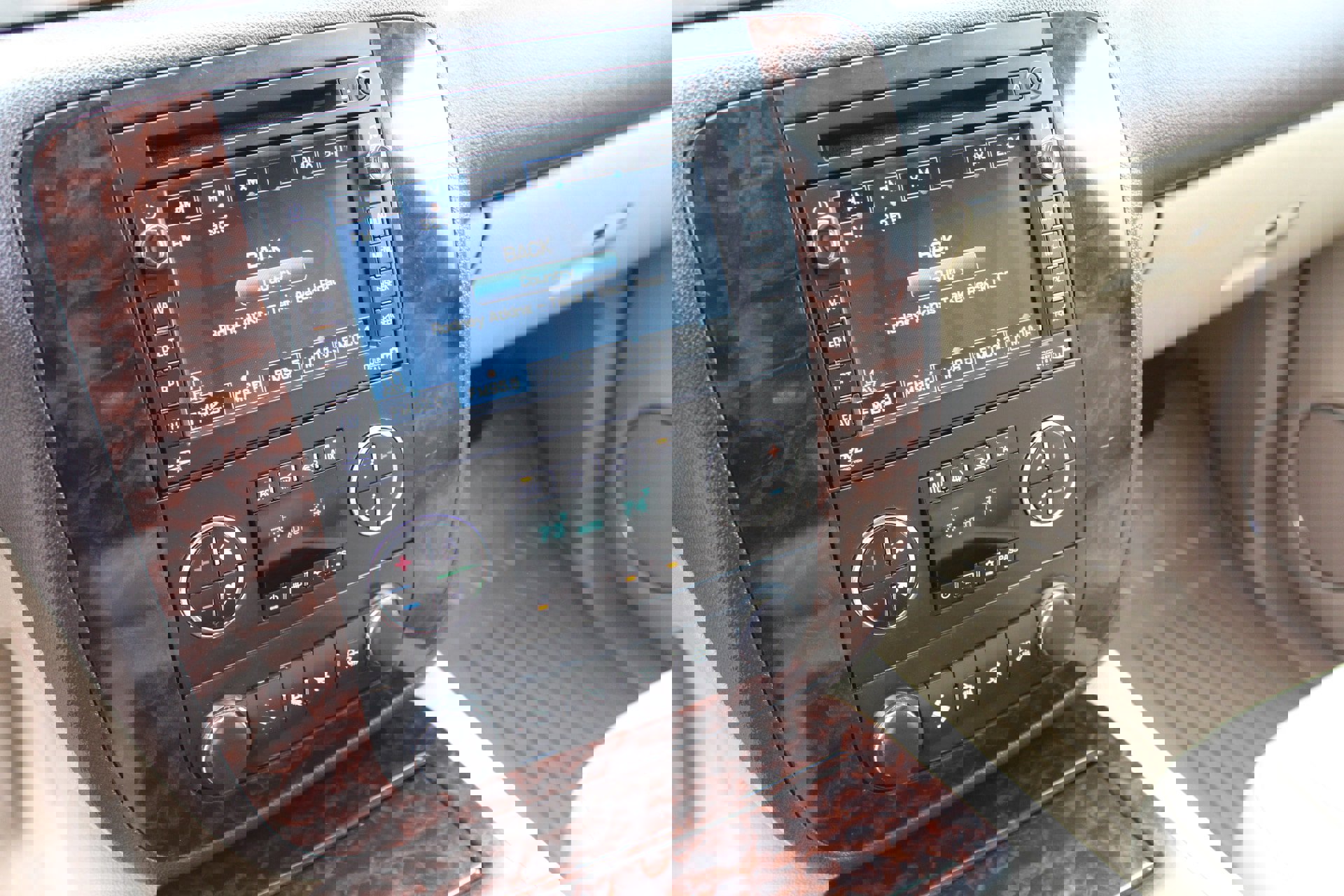 Used 2007 GMC Yukon Denali image 48