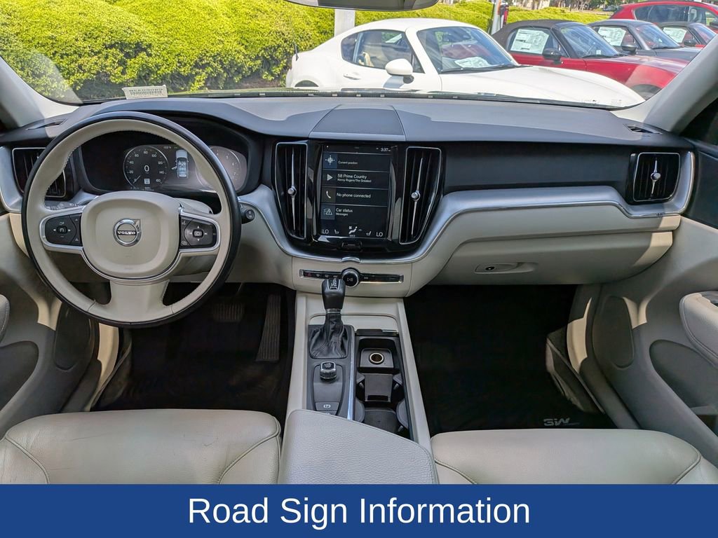 Used 2018 Volvo XC60 T5 Momentum w/ Vision Package image 19