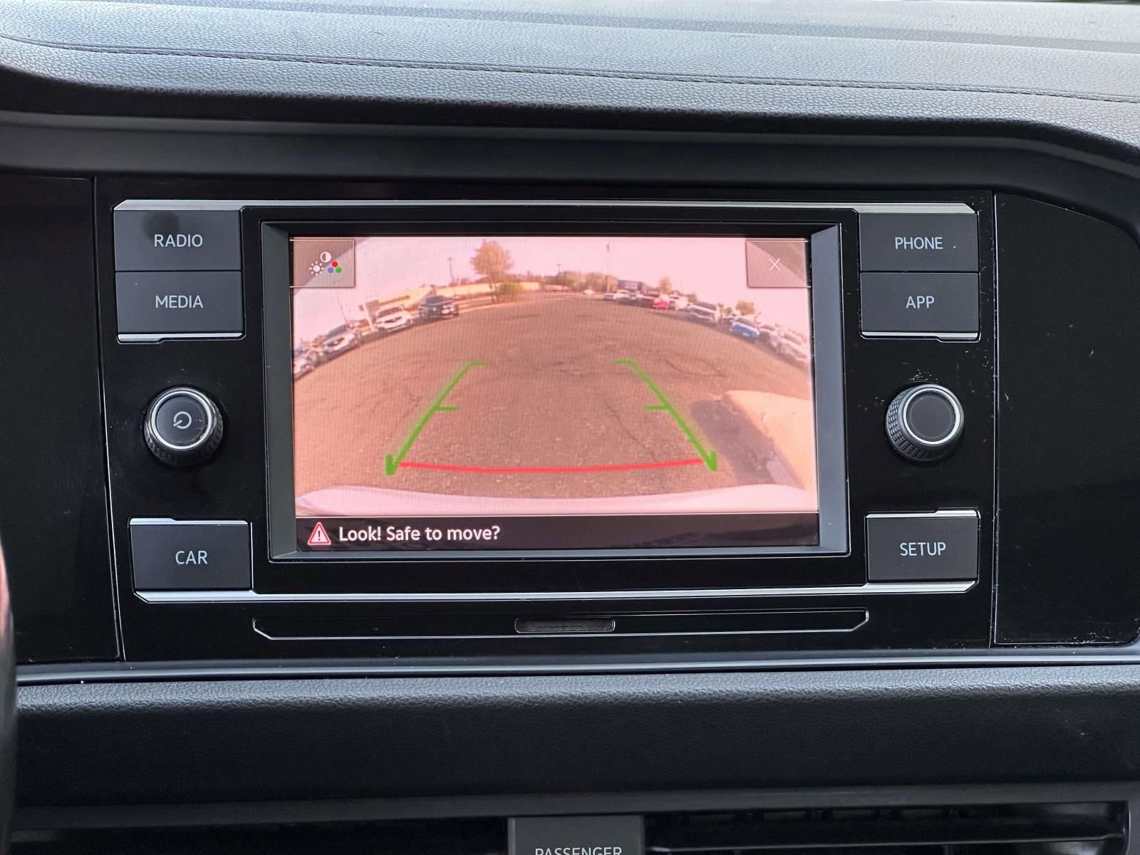 Used 2019 Volkswagen Jetta SE w/ Cold Weather Package FWD image 19