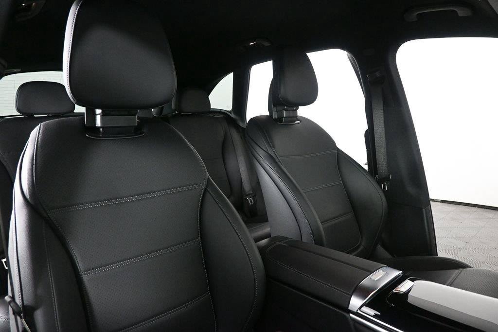 Used 2025 Mercedes-Benz GLC 300 4MATIC image 21