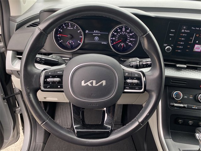 Used 2023 Kia Carnival LX image 38