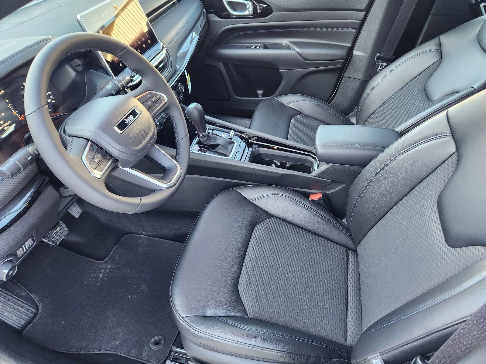 New 2026 Jeep Compass Latitude image 13