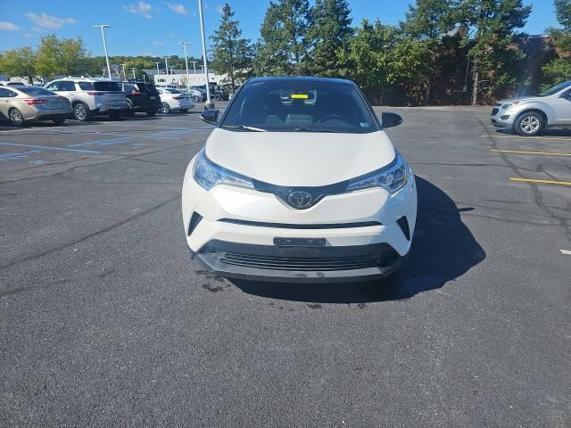 Used 2019 Toyota C-HR XLE FWD image 2