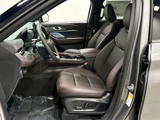 Used 2026 Ford Explorer Platinum RWD image 14