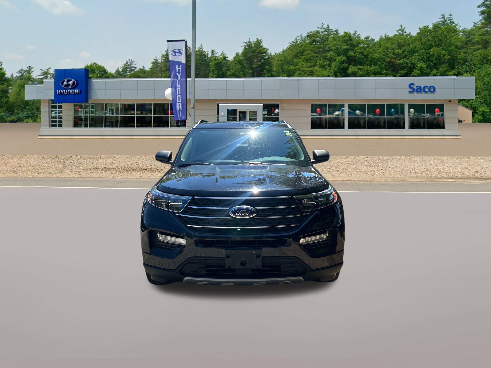 Used 2024 Ford Explorer XLT w/ Equipment Group 202A AWD/4WD image 3