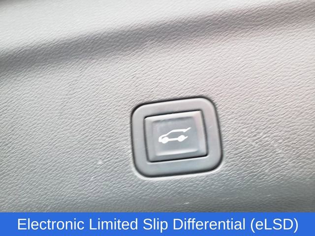 Used 2023 GMC Yukon XL Denali image 9