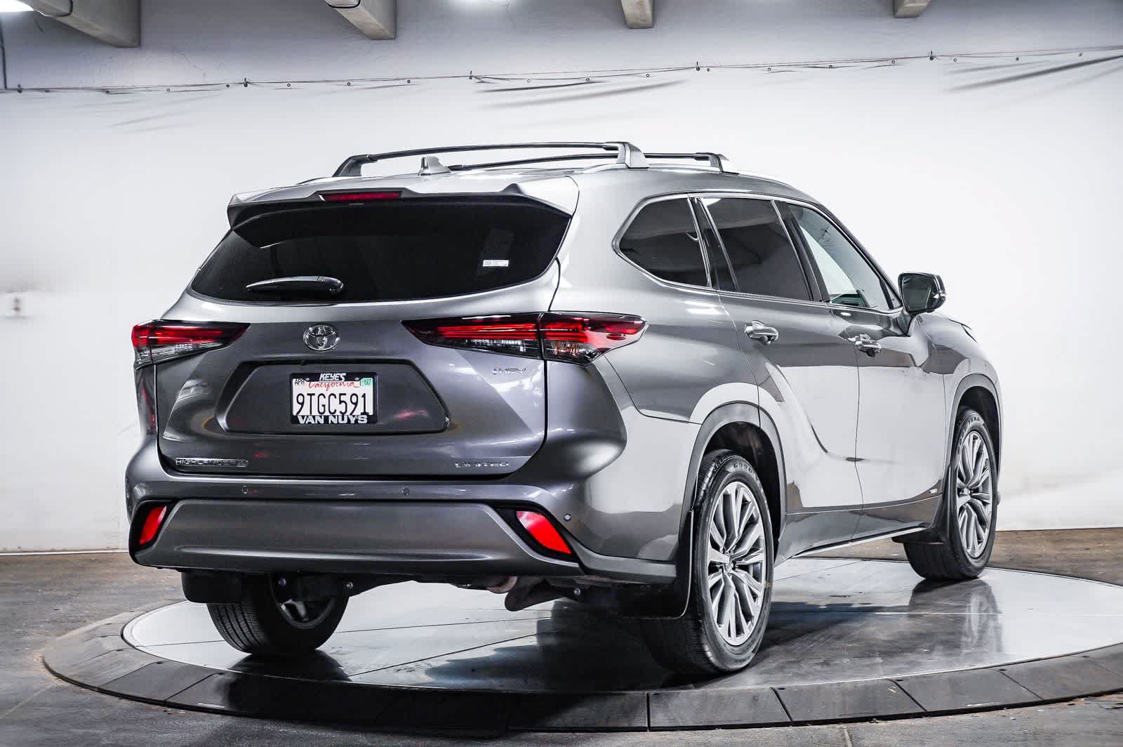 Certified 2025 Toyota Highlander Limited AWD/4WD image 5