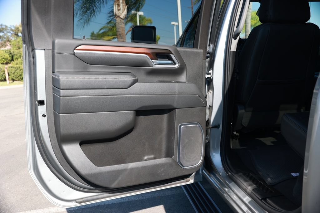 Used 2025 GMC Sierra 3500 Denali w/ Denali Reserve Package AWD/4WD image 40