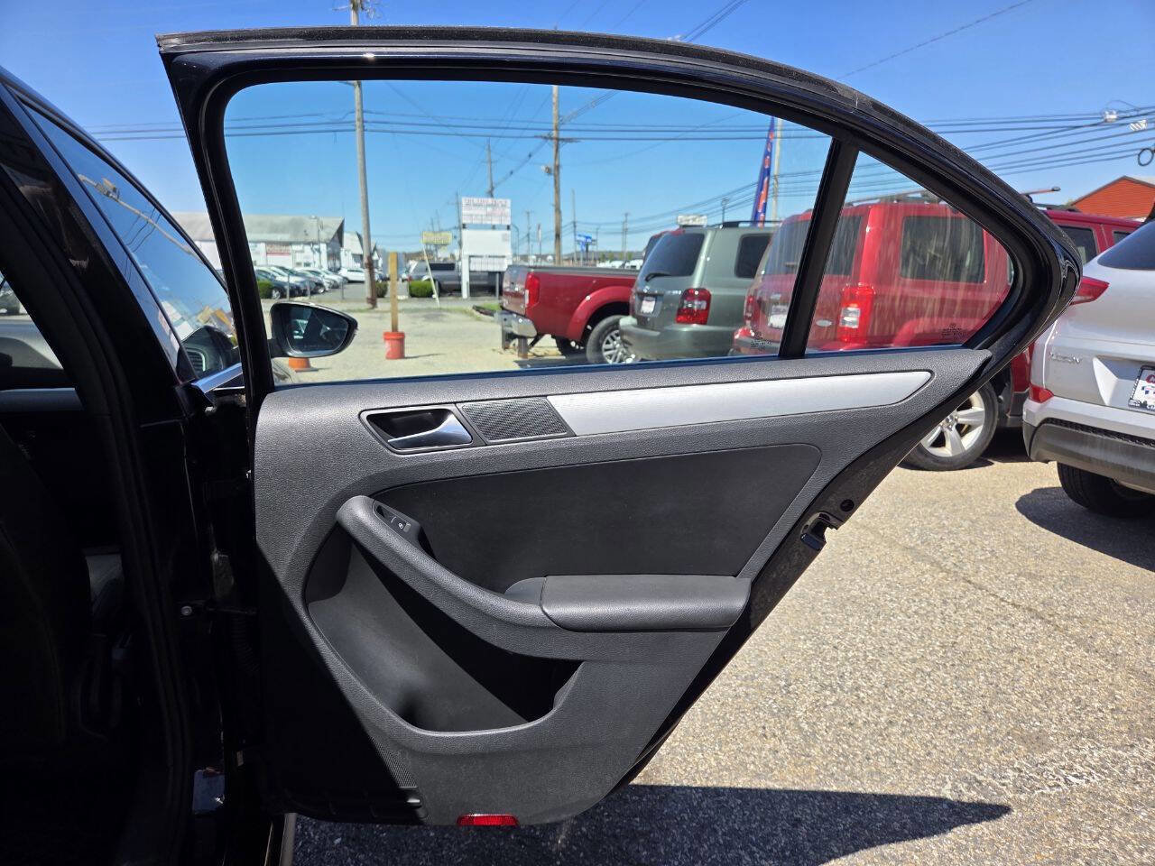 Used 2012 Volkswagen Jetta GLI Autobahn FWD image 11