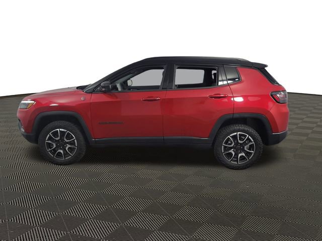 Used 2025 Jeep Compass Trailhawk w/ Trailhawk Elite Group image 4